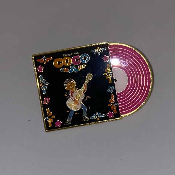 🎶 Disney Pixar Loungefly Mystery Pin – Coco 🎶 - Picture 5 of 8